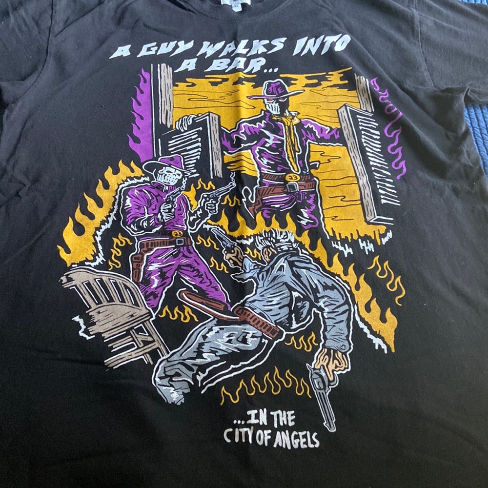 RARE Warren Lotas “a guy walks into a bar in the city of angels” tee extra large